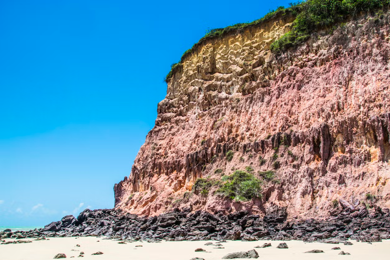 Falésias na Praia do Madeiro em Pipa