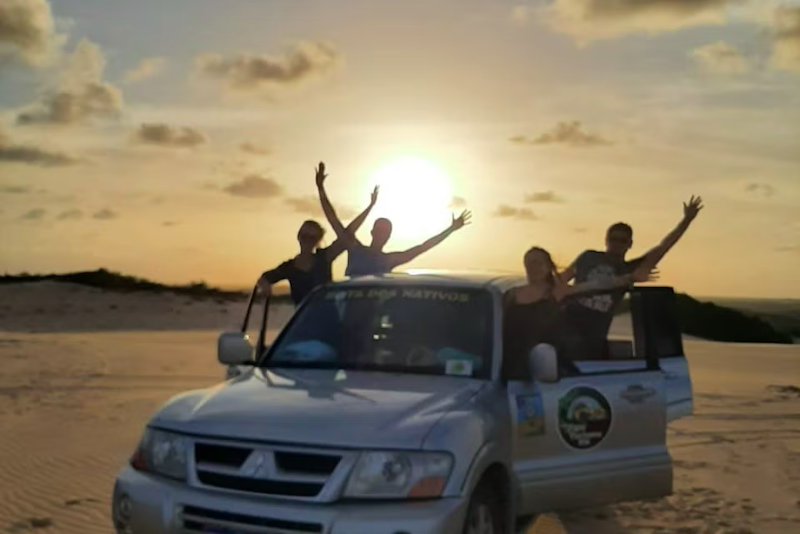 Passageiros no passeio 4x4 pela Rota dos Nativos em Natal